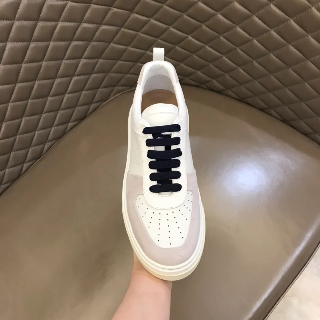 p420 "Salvatore Ferraga**" men's low-cut fashion sneakers. This casual shoe has a novel structure and is made of soft calfskin. The contrasting color elements on the upper highlight the bold and avant-garde atmosphere. The first-layer cowhide lining is high-end and comfortable. Energetic and fresh, these shoes can be worn with casual looks or add a touch of street style to elegant trousers.  Size: 38-44
